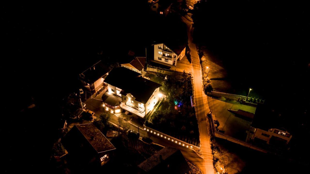 Bergkranc Hotel & Resort パレ エクステリア 写真